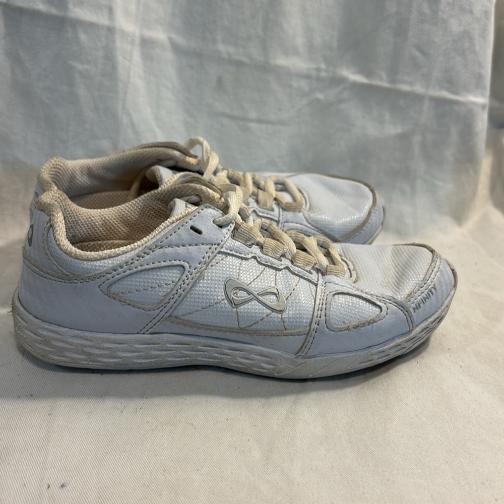 NFinity Women's Size 4 Rival Cheerleading Tumbling Shoe White Style NF-1013-0000